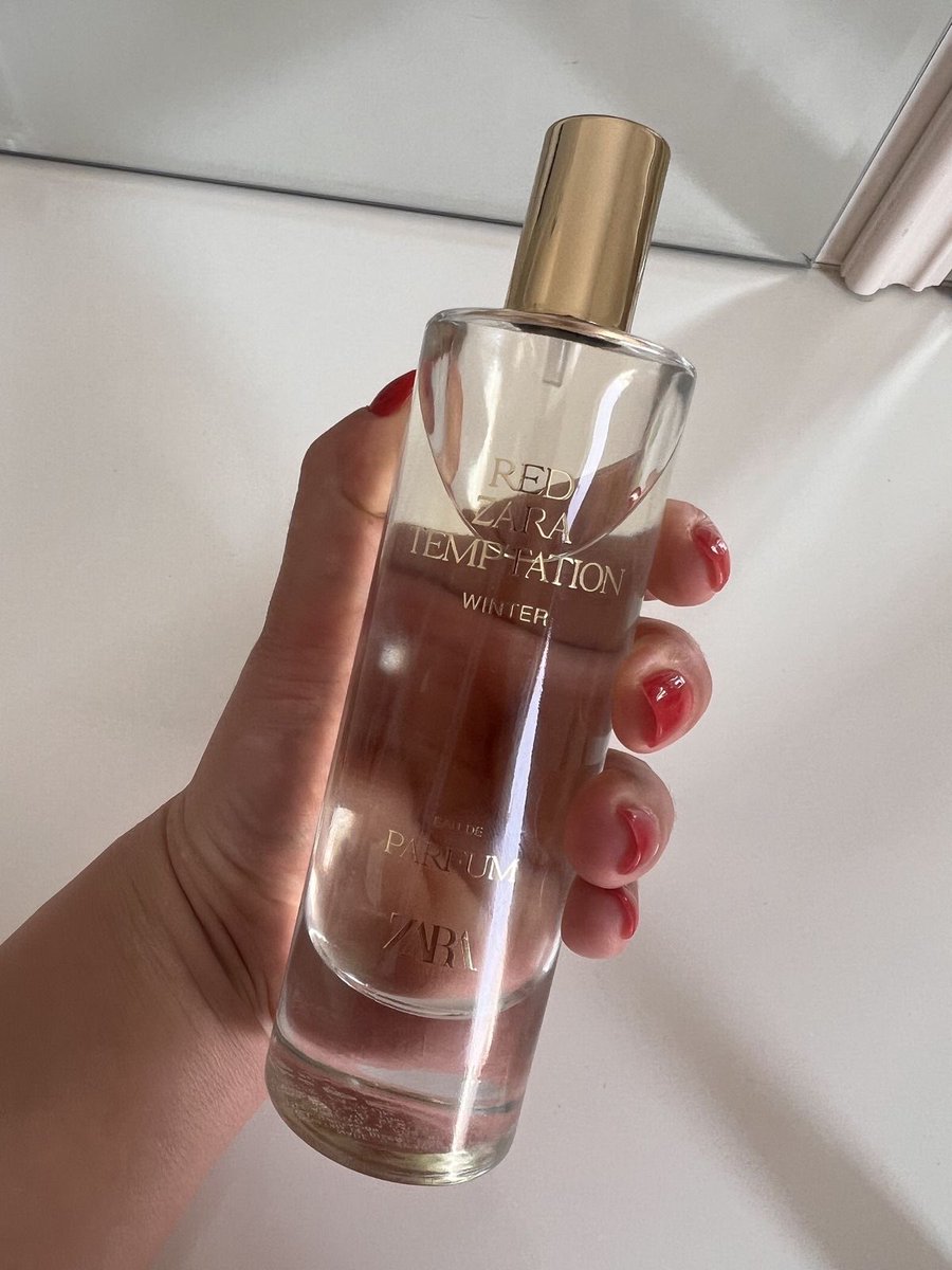 VictoireTN's tweet photo. Sinon n’oublions pas que je commercialise plus de 50 variétés de grands formats de parfums Zara à 22000f 
❤️ https://t.co/eilABcTTcr