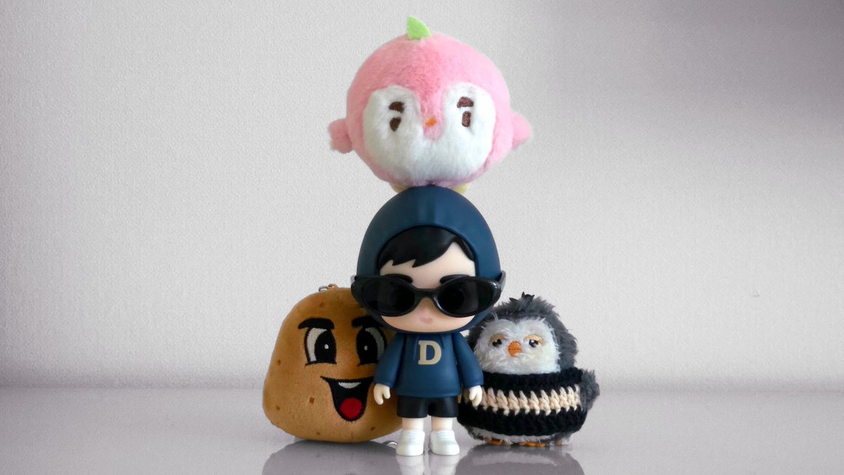 DODBBONG's tweet photo. 도경수 피규어 받았는데 생각보다개커🫪
머리손발 다 움직이고 마감퀄리티좋음
사이즈 체감안되는 팬들 있을것같아서
베찌.쓰리.핑귀니랑 크기 비교사진 올려뇸 https://t.co/LSOYLYfdaJ