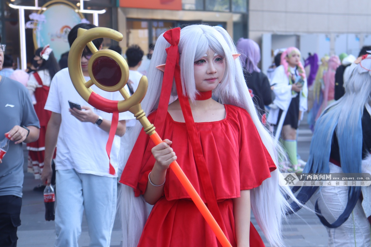 Aboalroshd72's tweet photo. Just had the BEST time at the city's anime convention! Got my favorite character's badge, took pic with cosplayers and already counting down till next year  #ComicConVibes， https://t.co/IUHsDwF0h2