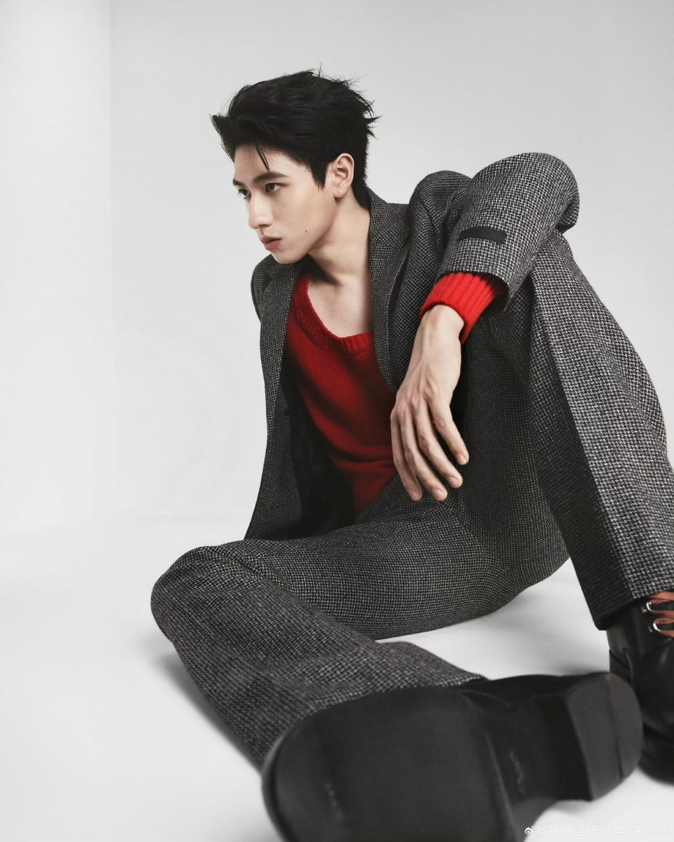 Me22xow's tweet photo. @Prada 💛Top recognizes top Zhu Zhixin × PRADA👑 https://t.co/pTw1wKZNYr