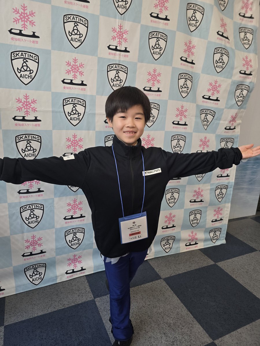 online_on_ice's tweet photo. 🍉みなとアクルス杯2026🐉
ノービスB男子
🥇#坪井健 選手  
🎶レ・ミゼラブル(振付:お母さま若松詩子)
怪我は完治し、特にコレオの練習を積んできました🔥先シーズンのマリオ🍄からガラッと雰囲気を変え、悲しい感じの表現を意識👼「スピンは良くできた」と好感触です✨
🗣️全日本ノービスに出てメダルを取る！

🥈#大久保秀人 選手  
🎶Angel(振付:山本恭廉)
#浅田真央 さんから教わっている2Aを着氷⛸️「真央先生は優しいけど練習している時は厳しい」そうです☺意識して練習しているフリーレッグの綺麗さが光っていました✨
🗣️3回転を2,3種類降りられるようにして、武器のスピンは全部レベル4をとりたい！

🥉#神納亜蘭 選手  
🎶Swan Lake(振付:本郷裕子)
指先まで綺麗に踊ることを意識🕺憧れの #羽生結弦 さんの衣装がモチーフです🪽
先日の野辺山合宿で推薦を獲得し「嬉しかった」と笑顔☺ステップを特に教えてもらったそうです⛸️
🗣️3回転サルコーを跳べるようになりたい！

#みなとアクルス杯 #フジスケ #figureskating