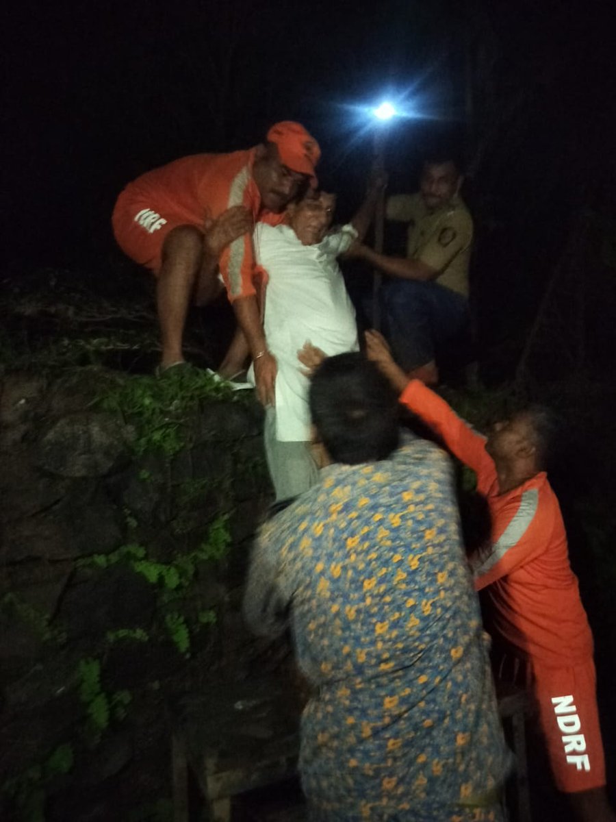 NDRFHQ's tweet photo. #FWR_Ops | #Rescue | #Evacuation
🔶Responding swiftly to the flood situation caused by heavy rainfall in Palghar, MH, NDRF teams continue relentless Flood Water Rescue ops
🔶So far, 47 persons rescued, 87 evacuated and rescued 02 livestock from the flood-affected areas. https://t.co/ikVsVPlutS