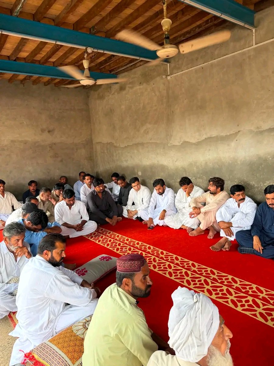 FanNaeem1's tweet photo. چکمبارک ،نعیم حیدر پنجوتھہ (ممبر مانیٹرنگ پنجاب  و کور کمیٹی پی ٹی آئی ) نے  محمد رضوان کی فاتح خوانی میں شرکت کی .
@NaeemPanjuthaa 
#NHP https://t.co/SRKW61JTKg