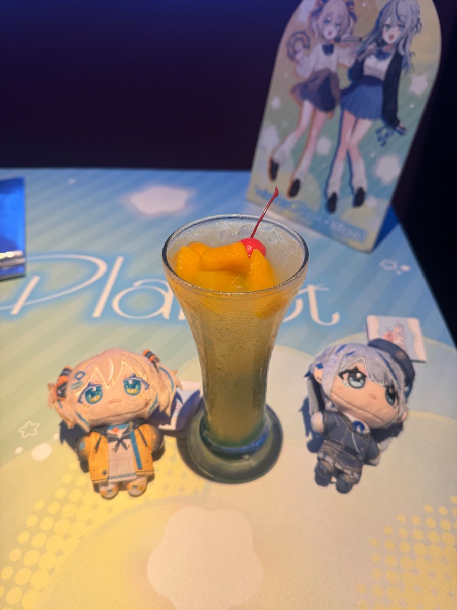 karuten236242's tweet photo. 遅くなりましたが、ラウンドワンカラオケコラボルーム行って参りました！周りに二人がいることがこんなに幸せだとは、、、。コラボメニューも美味しかったです😋
 #ウェザプラ写真部 https://t.co/igLPGOZ0iV