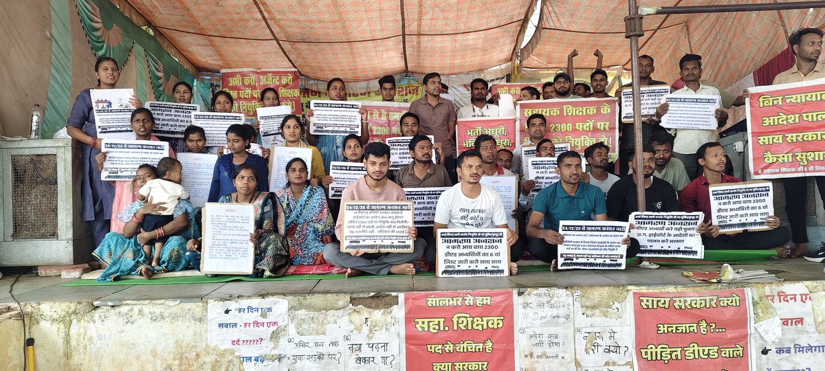RiteshKuma7566's tweet photo. @GajendraYdvBJP “मान चाहिए, सम्मान चाहिए —
हमें हमारा नियुक्ति अधिकार चाहिए।”#CGDEd_को_नियुक्ति_दो2300 पदों पर डी.एल.एड. अभ्यर्थीयो का संवैधानिक अधिकार है✊उनका अधिकार उन्हें मिलना चाहिए। 💯 https://t.co/eRjKDorNo6