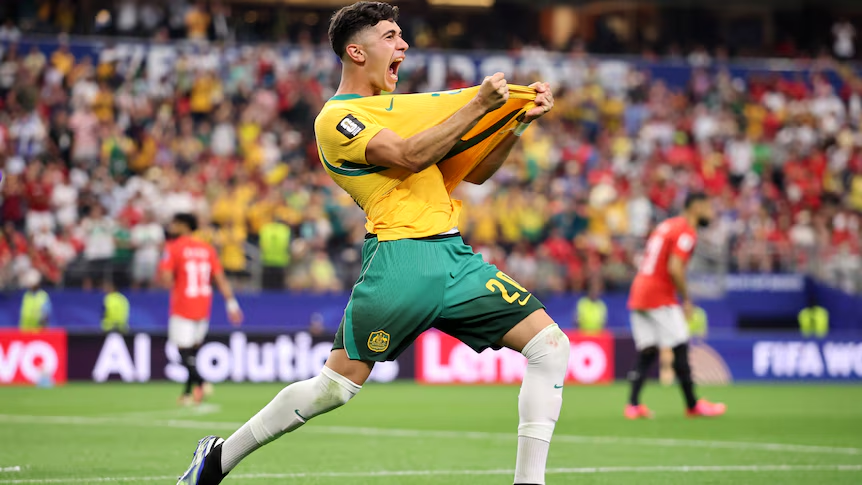 MatteoDG93's tweet photo. Il giocatore del Sassuolo e della Nazionale australiana, Christian Volpato, sarebbe risultato positivo alla cocaina. Lo affermano i media australiani. 

Il ventiduenne è stato fermato a bordo di una BMW coupé intorno all'una di notte, mentre viaggiava ad oltre 100 chilometri orari sul ponte Anzac, in una zona in cui il limite è di 60 km/h.

Football Australia ha dichiarato che l'associazione è a conoscenza delle accuse.

https://t.co/0F9w0pnmwQ