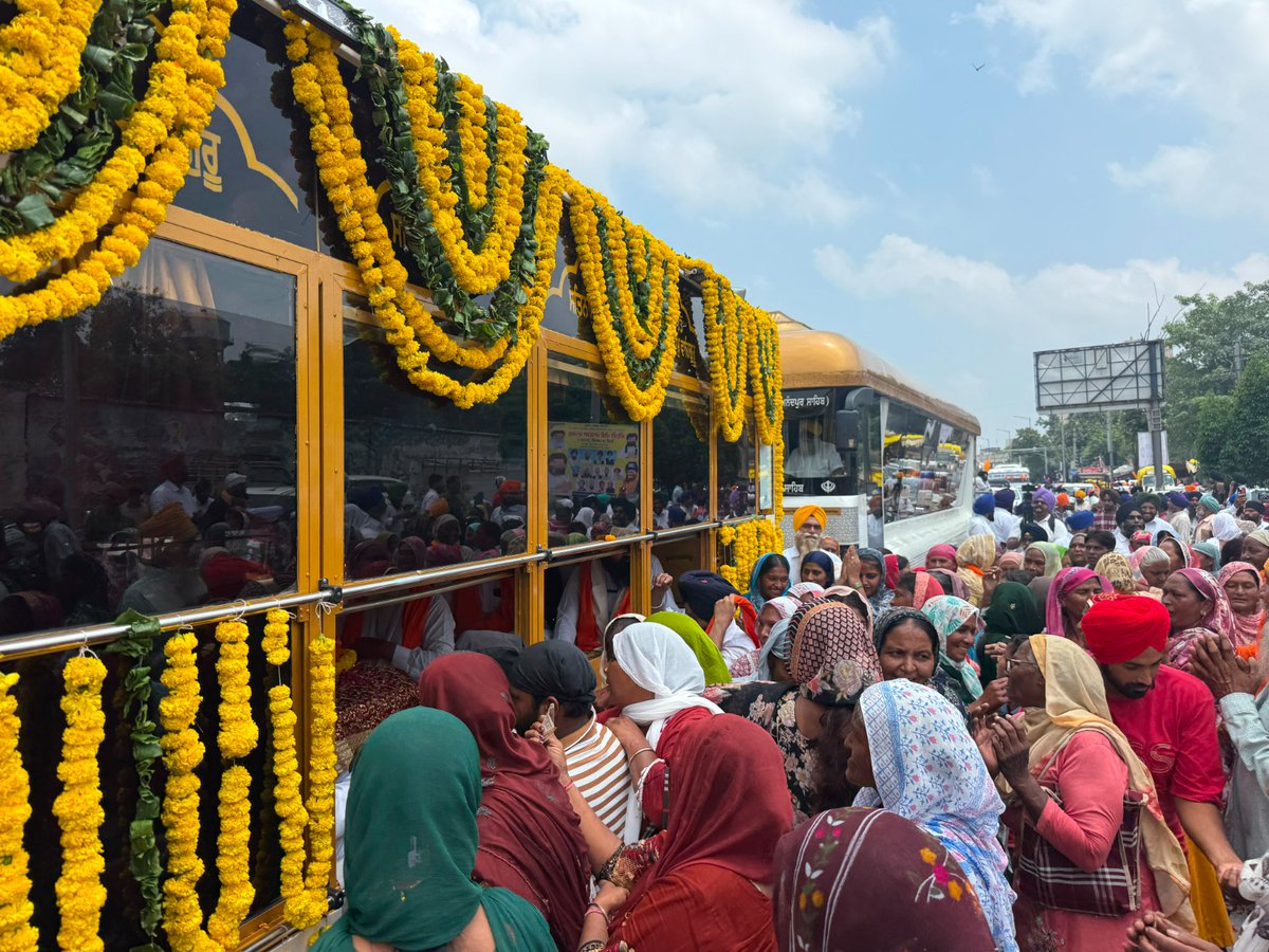 SGPCAmritsar's tweet photo. ਮੀਰੀ-ਪੀਰੀ ਖਾਲਸਾ ਮਾਰਚ

#MiriPiri #KhalsaMarch #SriAkalTakhatSahib https://t.co/0Vekf3qWcV