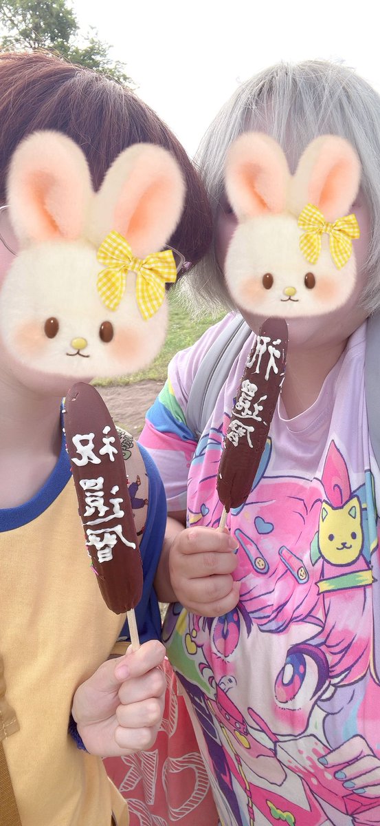 yoshiuri_02's tweet photo. まめ社長還暦おめでとうございます🌸
還暦お祝いメニューのチョコバナナでお祝い🎉
とっても美味しかったです！お姉さんがバナナにチョコペンで書いてくれました、達筆！
#まめフェス
#Floraison
#フロレゾン https://t.co/BW4Kl2PkO3