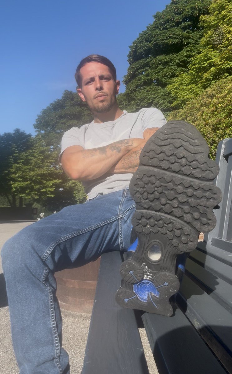mastercalzy's tweet photo. Session today with @K3_Ben , get your customs ordered 😈🎬 https://t.co/kcC0LkbbE1