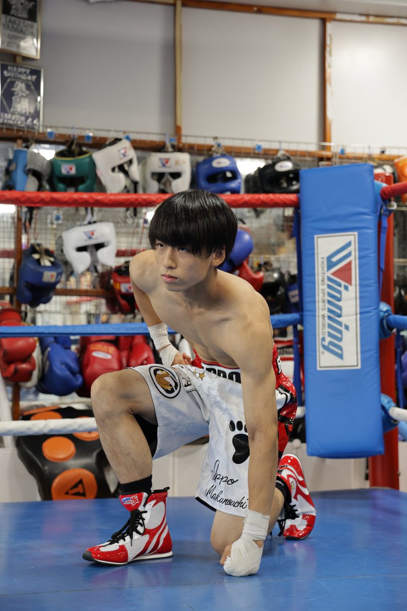 jbsportsbox's tweet photo. 一歩コスプレレンタル３０００円！
バンテージも巻きます♪「強いってなんですか？」ごっこができます。 https://t.co/62G1zrQsxO