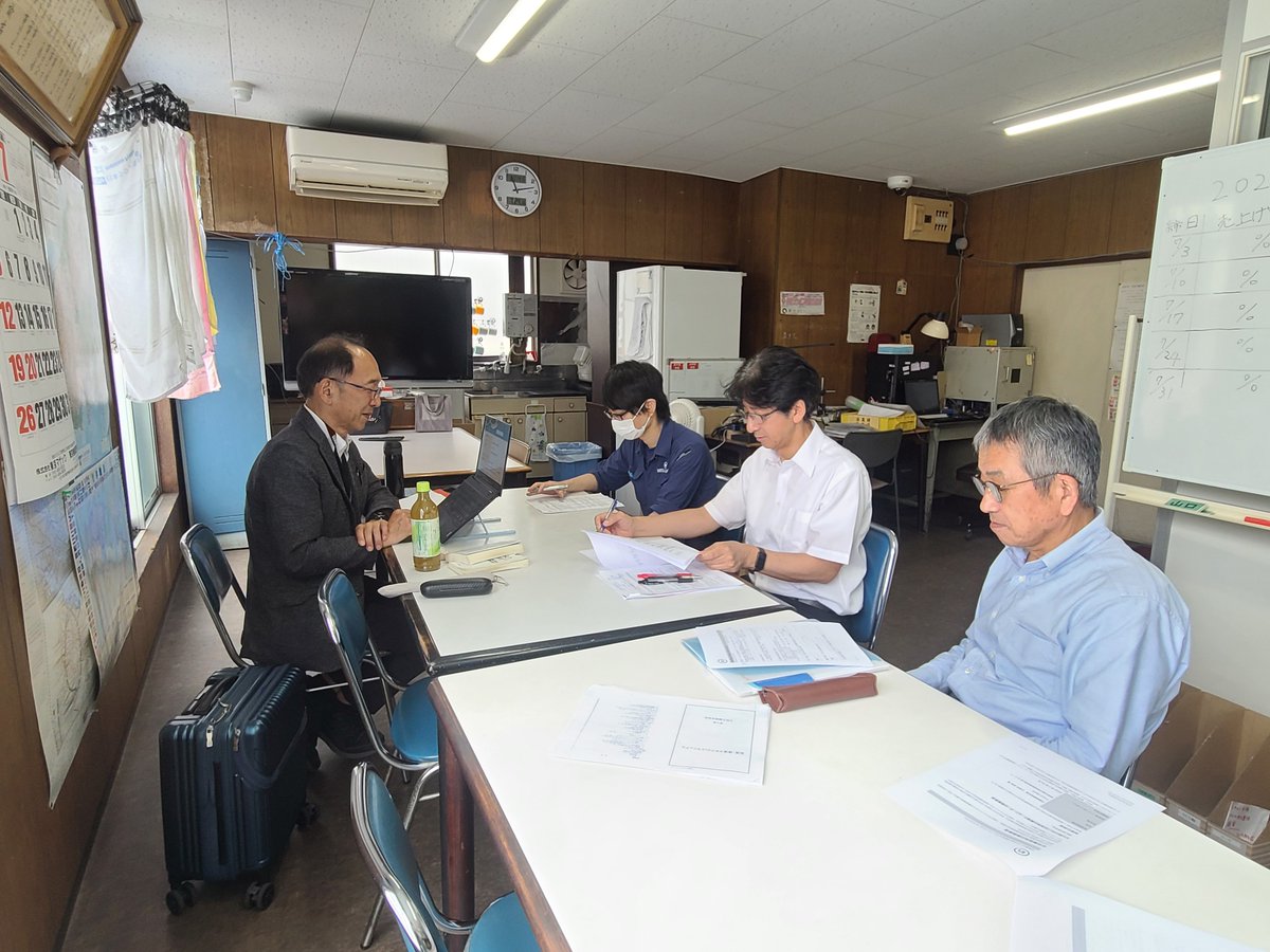 mitakouki's tweet photo. 今週は弊社が認定を受けているISO9001(品質)ISO14001(環境)の定期審査がありました。
認定員の方と一緒に社内を回り、改善点をご指導いただきました。
また今までは弊社社長と事務局の者が対応していましたが、今年は現場を取り纏めてる若手の者も数名参加し、今後に活かせる内容になったと思います。 https://t.co/ocpVQgOuao