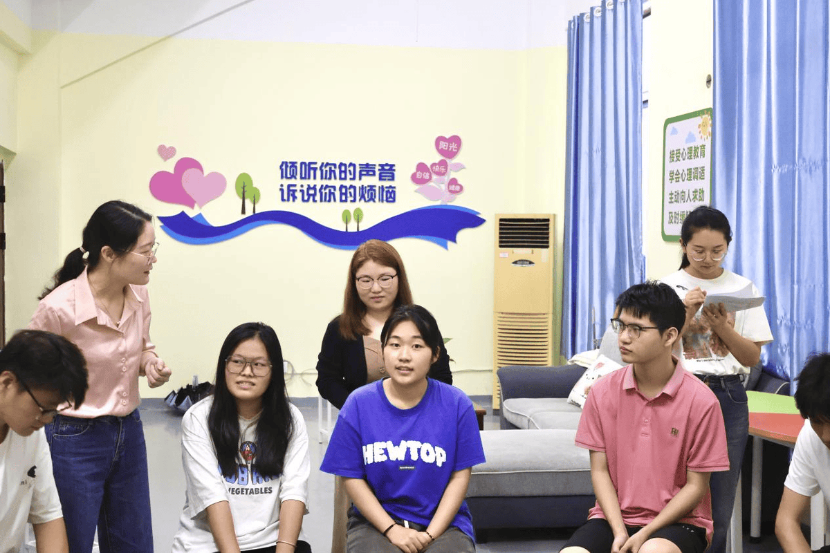 ProXxXie's tweet photo. Come join our English Debate Club’s weekly session this Wednesday! Sharpen your public speaking skills, make new friends, and enjoy fun, thought-provoking topics. Time: 7 PM at Student Center Room 203. See you there! https://t.co/MHbOcZLiQ0