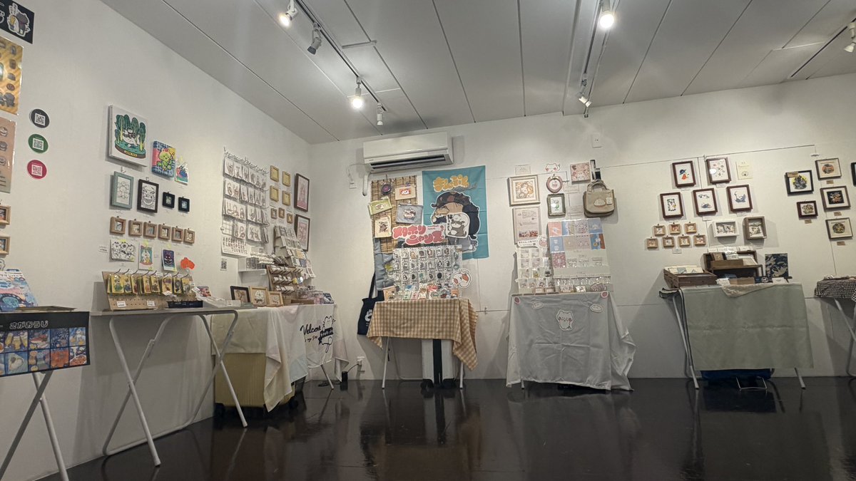 pico_ten's tweet photo. 【#pico展 猫展in原宿】
設営が完了しました！
この後17時よりオープンです！
よろしくお願いします！！^^ https://t.co/Z5YaFA0qcN