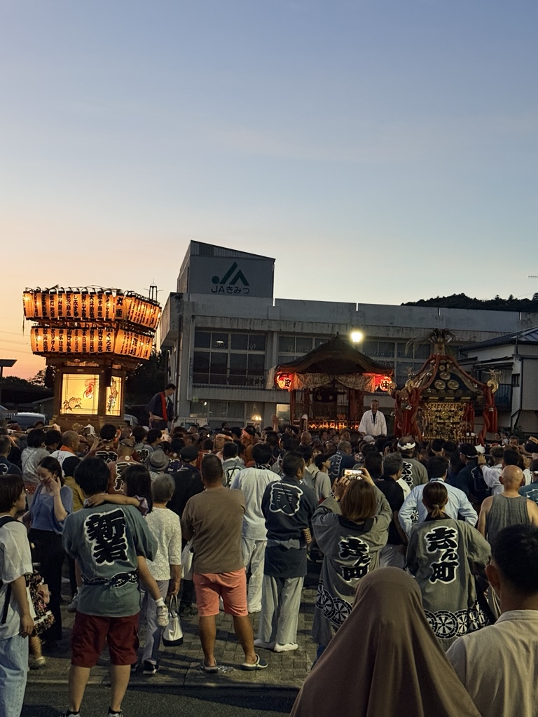 kurukakyo's tweet photo. ７月１９日に、久留里の駅前や商店街で ＃久留里夏祭り が開催されました！
多くの出店が並び、山車や神輿が来ると大いに盛り上がりました✨
開催に携わられた皆さま、ありがとうございました！
９月には当協議会でも催しを企画しています🍶
詳細は続報をお待ちください👀
＃久留里線
＃クルカッキョウ https://t.co/O5C9NmIIQz