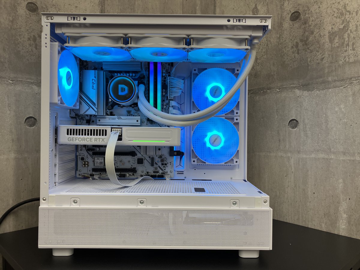 dospara_ngn's tweet photo. お客様ご依頼の #組立代行 PCが完成‼️

🚀#Intel Core i7-14700F
🎮#Palit GeForce RTX5060Ti 16GB
📝32GB DDR4-3200
📕M.2 1TB Gen + HDD2TB

#MONTECH XR 白を使用し内部パーツも白で統一しました。
白PCはどんなライティングにしようか迷いますよね✨

#ドスパラスタッフ　#自作PC https://t.co/O8NiT9Nqxe