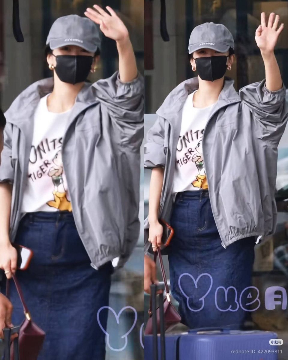 dunhien0101's tweet photo. #YangZi flew from Beijing to Chengdu to prepare for tomorrow's #CheryAutomobile event.
#DươngTử https://t.co/npgFDtGA81