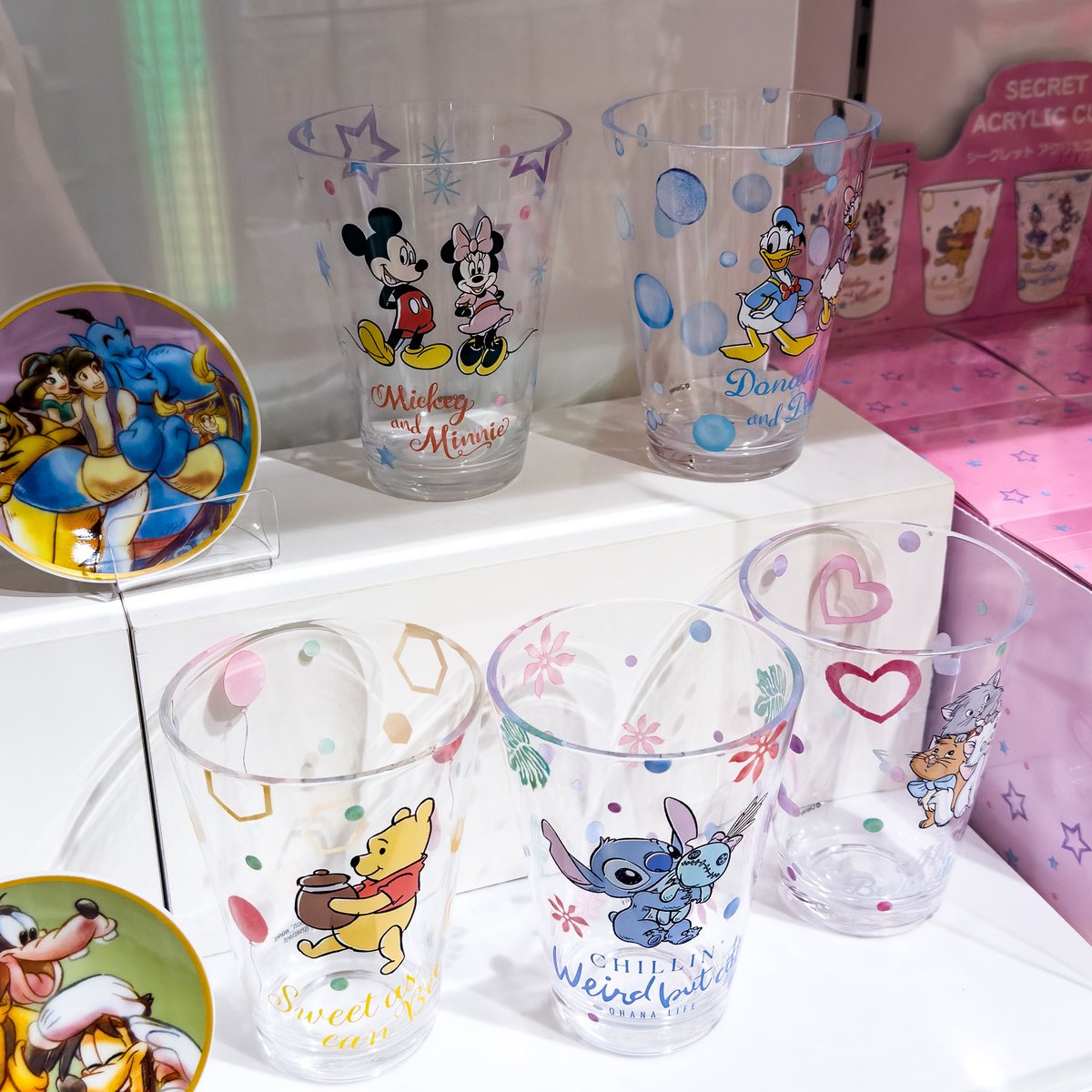 MezzoMikiD's tweet photo. 「ディズニーストア」
シークレット豆皿（全6種）　700円
シークレットアクリルコップ（全5種）1100円
新発売☆ https://t.co/kON7IfxRhF