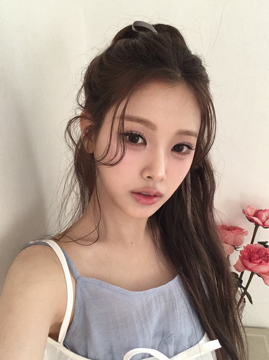Miis_yi's tweet photo. 260724 위버스 포스트 #이현 

금요일이다아~~

#BabyDONTCry #BDC #Yihyun https://t.co/Kpcgppqr00