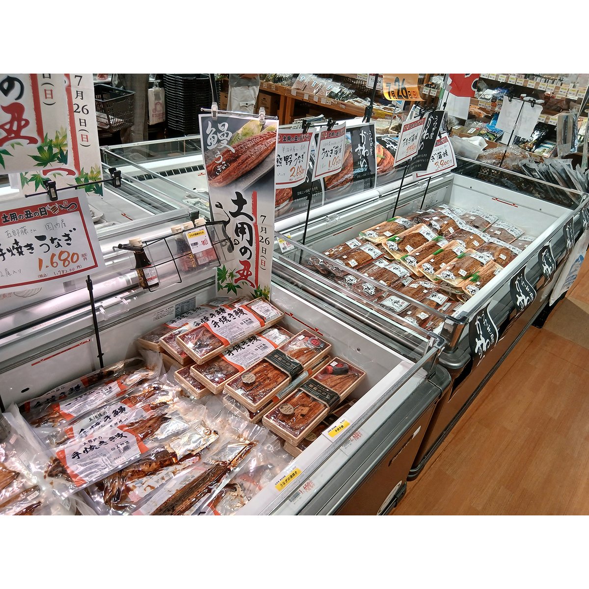 yottette_yochan's tweet photo. 7月26日は『土用の丑の日！』🐟✨
よってっていなり本館などでうなぎが入荷中！😋🎶
うなぎをはじめ「う」の付くものを食べて精を付け、暑い夏を乗り切りましょう！✨
#よってって
#産直市場
#農水産物直売所
#産直市場よってって
#よってっていなり本館
#旬の食材
#うなぎ
#土用の丑
#季節のおすすめ https://t.co/e9LTGIqbeY