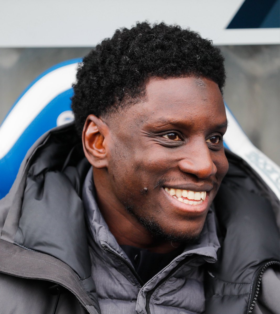 _BeFootball's tweet photo. Demba Ba 🇸🇳 dévoile les langues qu’il parle 😳🗣️:

« Je parle français, anglais , peul, allemand, espagnol. 

Je commençais à parler italien, mais ce n’était pas assez ancré. Et j’ai eu des périodes où j’apprenais l’arabe. Mais je manque de temps. »

(@lequipe) https://t.co/259OGzHhAx
