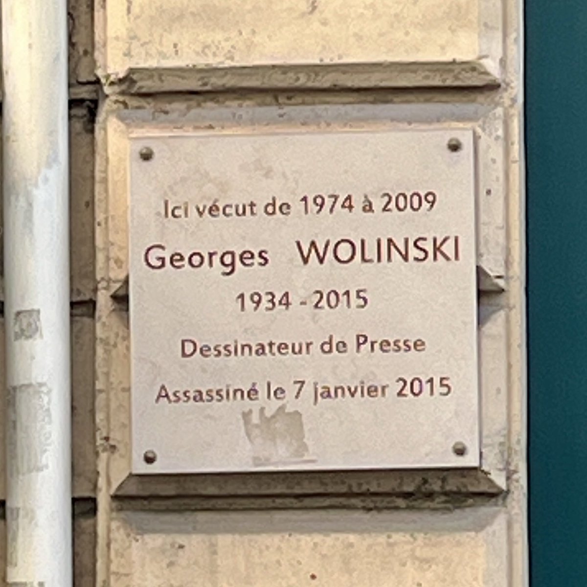 BernardLehut's tweet photo. En flânant dans Paris…
#Wolinski #nejamaisoublier @Charlie_Hebdo_ https://t.co/L8EEw9msEL