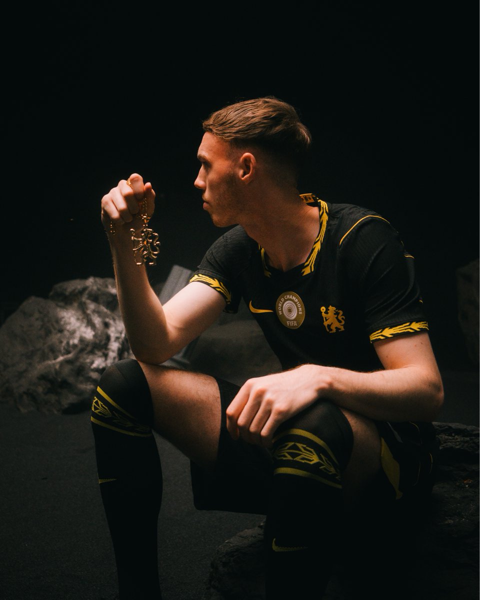 ChelseaFC's tweet photo. Away kit BTS. 📸🖤