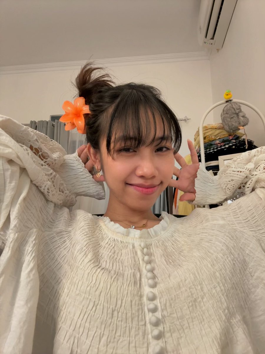 arcanneJ's tweet photo. Life Update 😃

I’m alive (wow surprisingly) but currently very slow-responsive bcz i just finished moving out!! 

I will be back doing art asap ❤️ https://t.co/2HdJH7XoV6