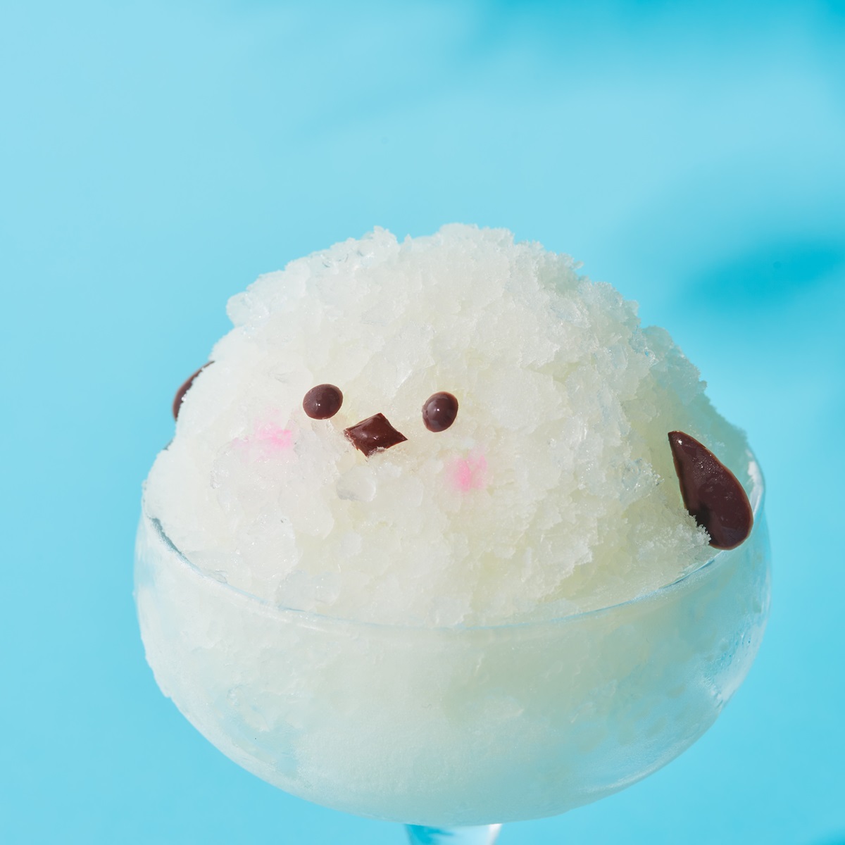 calpis_mizutama's tweet photo. 「カルピス」で真っ白な
シマエナガかき氷をつくってみました🍧

まんまるなシルエットが愛おしい…！

試してみたい人はいいね🤍 https://t.co/UVb4yyNbLK
