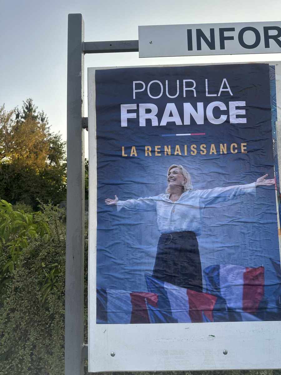 RNJIndre's tweet photo. Pour la Renaissance de l’Indre et de la France, @MLP_officiel présidente ! 

🇫🇷 https://t.co/0XIVhgrukf

@Arthur_Laporte_ / @RNJ_off https://t.co/zrbgA0xGW0