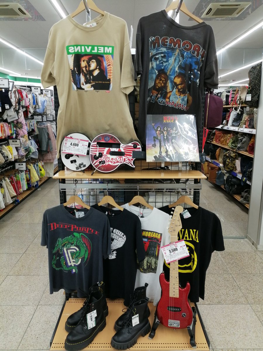 off_yachiyo's tweet photo. バンドＴコーナーを
作りました✨️✨️

只今オフハウス八千代店では
バンドＴ強化買い取り
しております😊

バンド好きは
ぜひオフハウス八千代店へ！！

#オフハウス 　＃バンドT
＃映画Ｔ　＃アニメＴ
#強化買い取り中 https://t.co/g9MmJIG9Vm