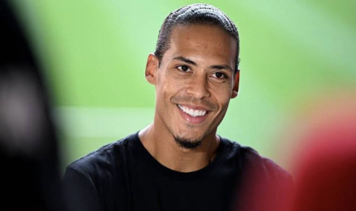 KosisoVall's tweet photo. 🚨🎙 Virgil van Dijk : I will never forget that day. In the tunnel before the match, I shyly asked Messi if we could swap shirts later. He smiled gently and said "OK" 

🎙️" But after the final whistle, the pitch was so crowded, and Leo quickly went inside. I went back to our dressing room feeling a bit sad, thinking: 'He is a massive superstar, he probably just forgot about me"

🎙️"Suddenly, the door to our dressing room opened, and everyone went completely quiet. It was Messi. He walked straight up to me, handed me his shirt, gave me a warm hug,Then he smiled and walked away."

🎙️" The greatest player in the world came all the way to our dressing room just to keep a simple promise to me. That is pure class."