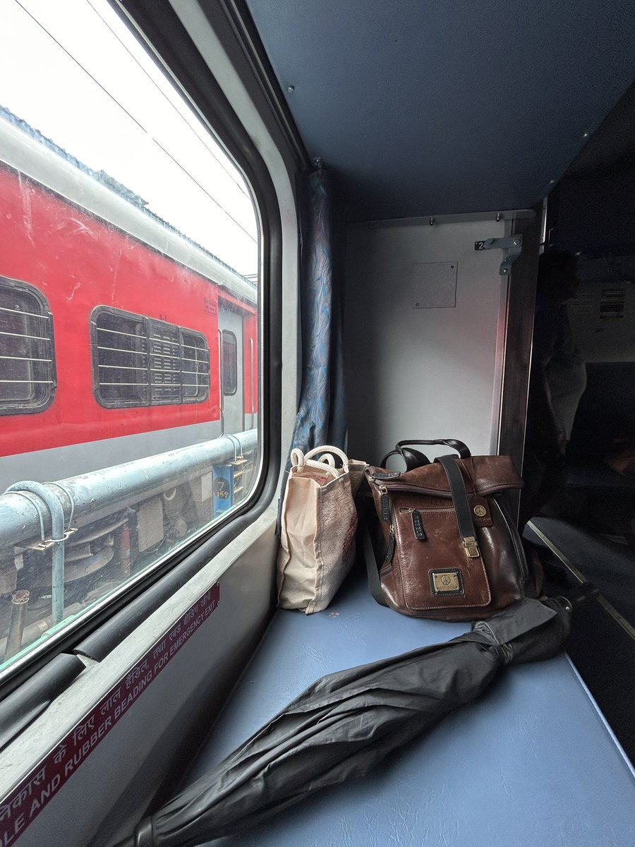 PantryCar's tweet photo. Off to one of my the most fav place in India ♥️
#SideLower #IndianRailways #IRFCA #WeekendBegins https://t.co/TToyAlijNr