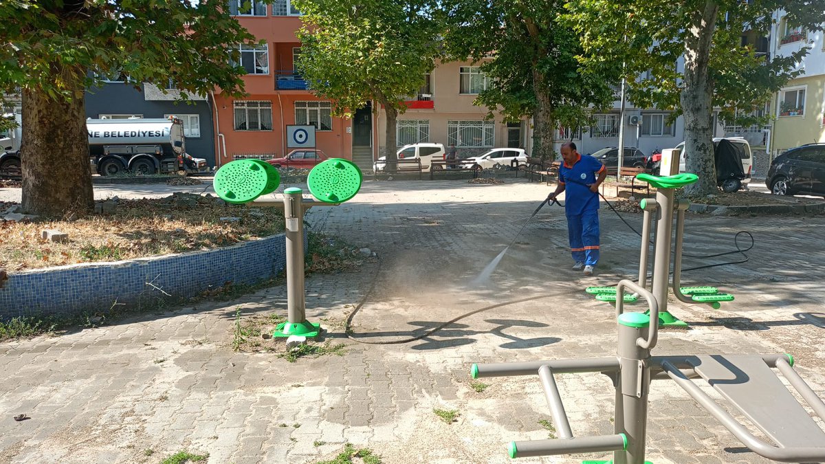 EdirneBel's tweet photo. Kentimizin ortak kullanım alanlarında temizlik çalışmalarımızı sürdürüyoruz.

Temizlik İşleri Müdürlüğü ekiplerimiz, parklarımız ve yeşil alanlarımızda düzenli temizlik çalışmalarına devam ediyor.

Kentimizin her köşesini özenle korumak için çalışıyoruz. https://t.co/QUeSgAwTYC