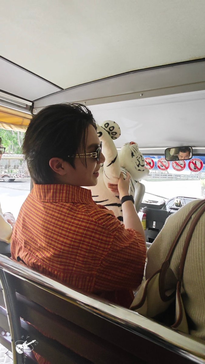 glsh1993's tweet photo. Please don’t tell me the next animal you’re going to ask for is a tiger 🤣🫣🫣

NATURE JOURNEY WITH WILLIAM  

#MELAinCHIANGMAIxWILLIAM  #williamjkp #MELAxWILLIAM 

Cr. Sheena_xiaoxiao https://t.co/SDEFsq9cYK