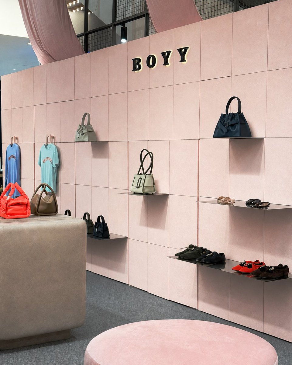 Centralnews's tweet photo. BOYY Central Ladprao Pop-Up Boutique เปิดแล้ววันนี้ – 27 ส.ค. 2569 ที่ชั้น 1 เซ็นทรัล ลาดพร้าว 🎉

พบคอลเลกชันล่าสุด พร้อมเปิดตัว Boyyish T-Shirt สี Mint ช้อปก่อนใครได้แล้ววันนี้ https://t.co/xSSQYaBGxg