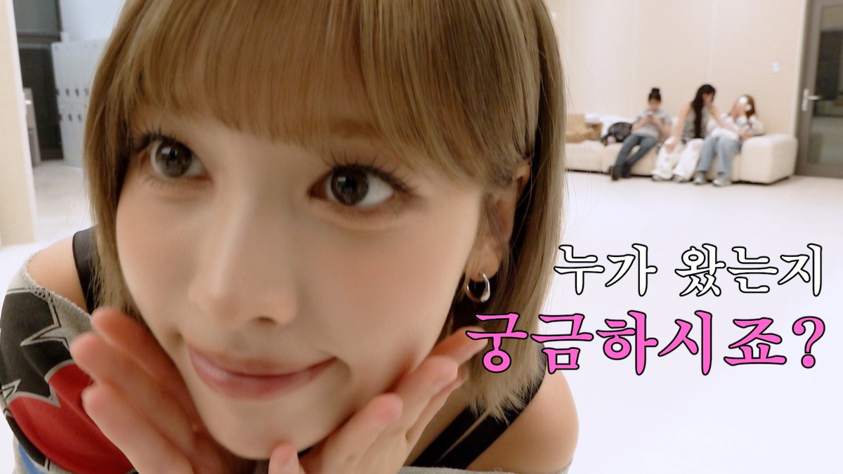 RESCENEofficial's tweet photo. [🎬]

카라 선배님 사랑합니다🩷ㅣRESCENE (리센느) 'Pretty Girl' 스페셜 무대 Behind

🔗 https://t.co/eWdUr2MVRh

#RESCENE #리센느 #リセンヌ
#PrettyGirl https://t.co/81THatKsLo