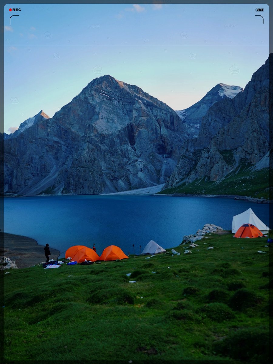 grandeur5937765's tweet photo. Just hit the road for a weekend hike! Fresh air, mountain views and zero plans – perfect way to recharge ♂ https://t.co/rkzaCNjNLE