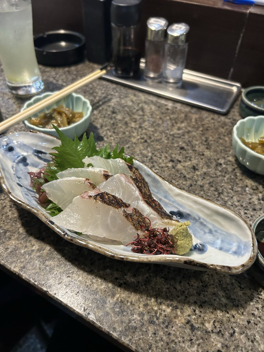 mintfuku's tweet photo. 昨日もプチお疲れ様会

フロントに懸賞選んでよかったなあ

副業やったことない、何も稼げなかった人が、大量にアイテムもらえるようになる、少しずつ元気になる、自信もついてさらに行動しだす

アイテムをバラまく→有益情報を大量に流す→実績が増える→信頼関係が出来上がる→いろんな悩みが集まる→全部解決していく→何かしらもらえる

これだけでも生活はできるし、単価はどんどん上がるので稼げる、サービスや商品も検討、展開しやすい