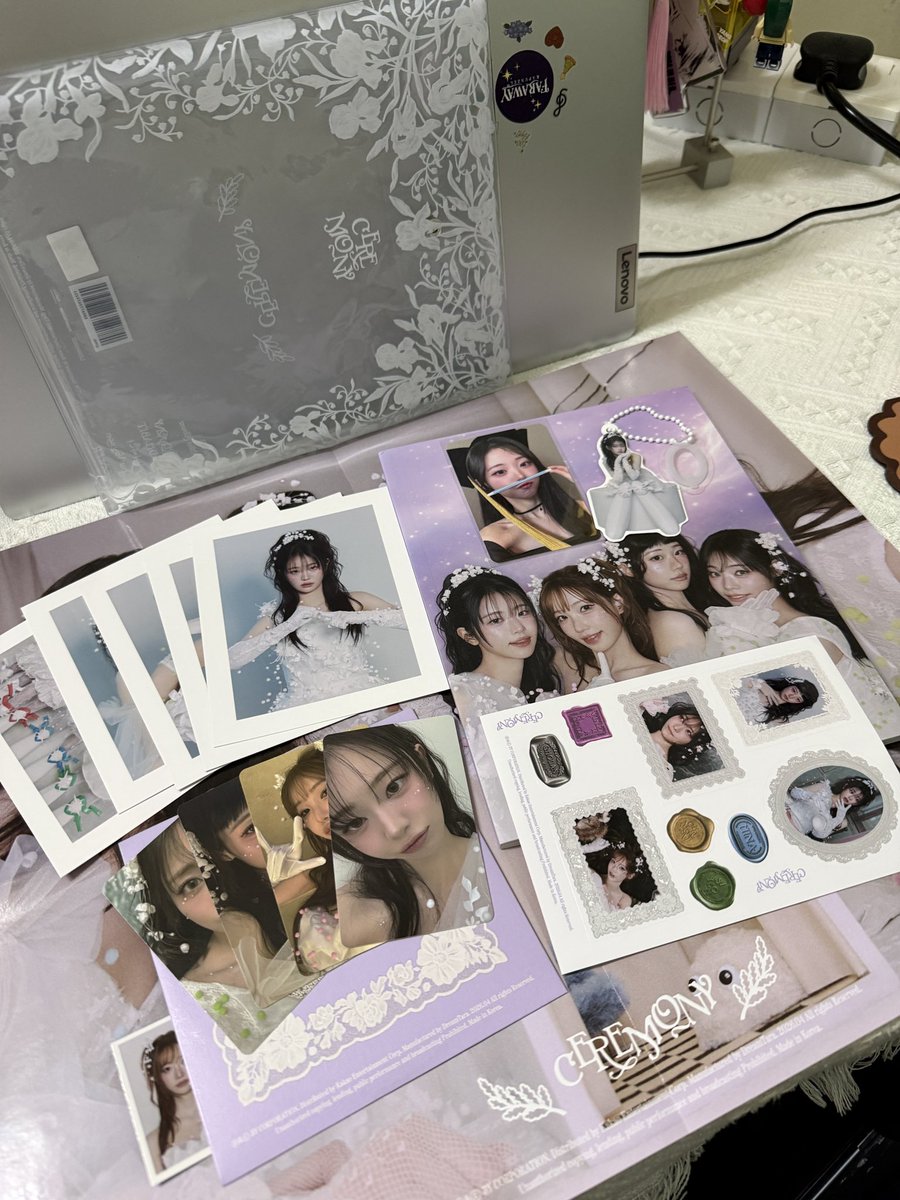 pinksoul97's tweet photo. Received a gift from my fellow bawige (+sesang uaena angdungi)… not only an album, but also a hina fansign photocard 😮‍💨😭 

may she always find her way in life, and may her rezeki never run dry 🤲🏻💜 (*ᴗ͈ˬᴗ͈)ꕤ*.ﾟ https://t.co/R8TFvNRxqL