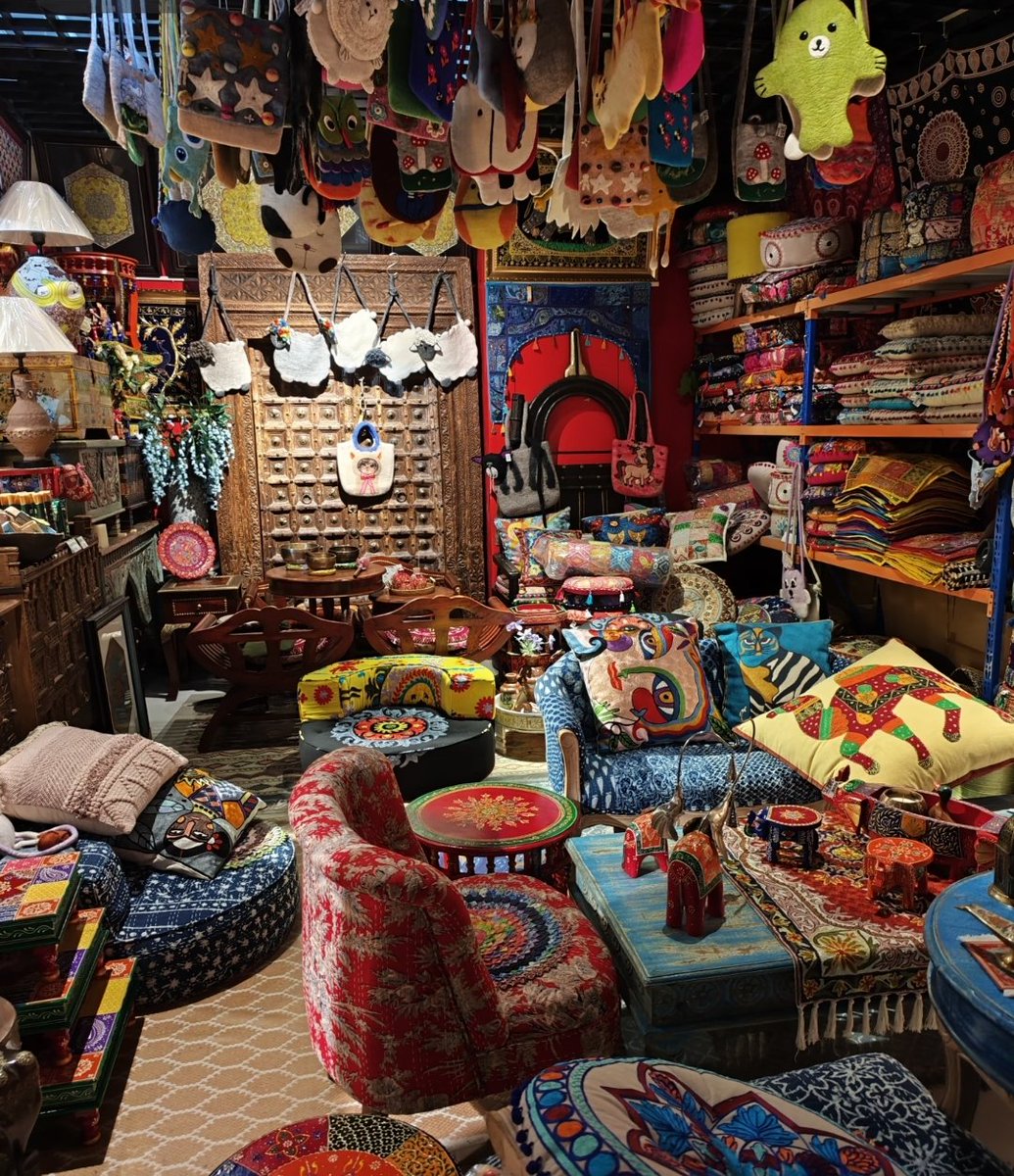 JiaQiang89871's tweet photo. Endless varieties of small goods ✨
This is Yiwu, the global supermarket brimming with all kinds of merchandise.
#YiwuMarket #SmallCommodities https://t.co/juBtubRiOE