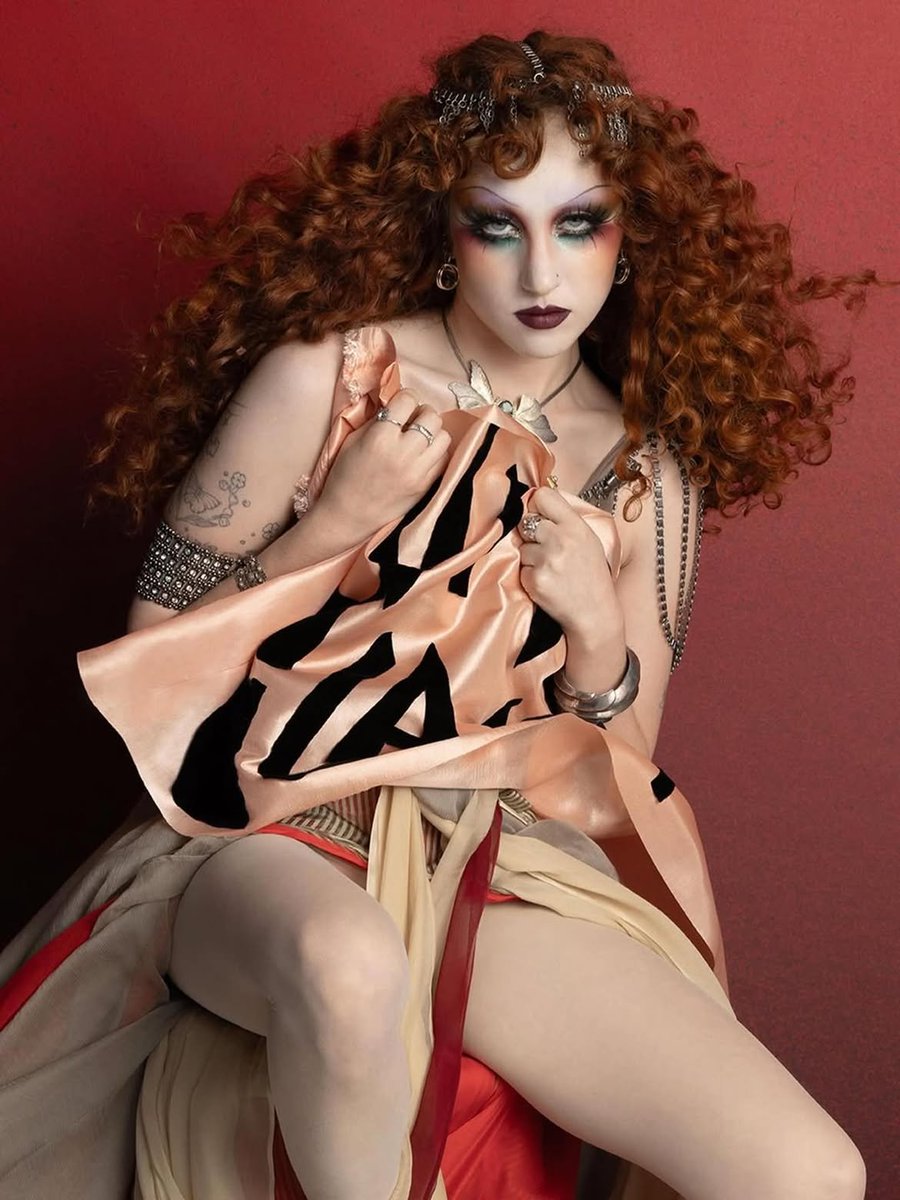 pinkponyclubes's tweet photo. 📸 | Chappell Roan para VIVA GLAM de Mac Cosmetics. https://t.co/K56EhW2AQe