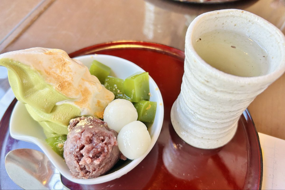alpsdaisuki's tweet photo. 涼を求めて、、、🎐
あづみの茶　胡蝶庵さんへ🚶🍦

暑さのせいか　ソフトクリームが、、、w
そこはご愛嬌ということで♡

お抹茶のスッキリしたお味でとっても美味しかったです(*≧∀≦*)

猛暑ですねぇ(ToT)/~~~

皆様、お身体に気をつけて御自愛くださいませ⭐️ https://t.co/sFKWqejWUH