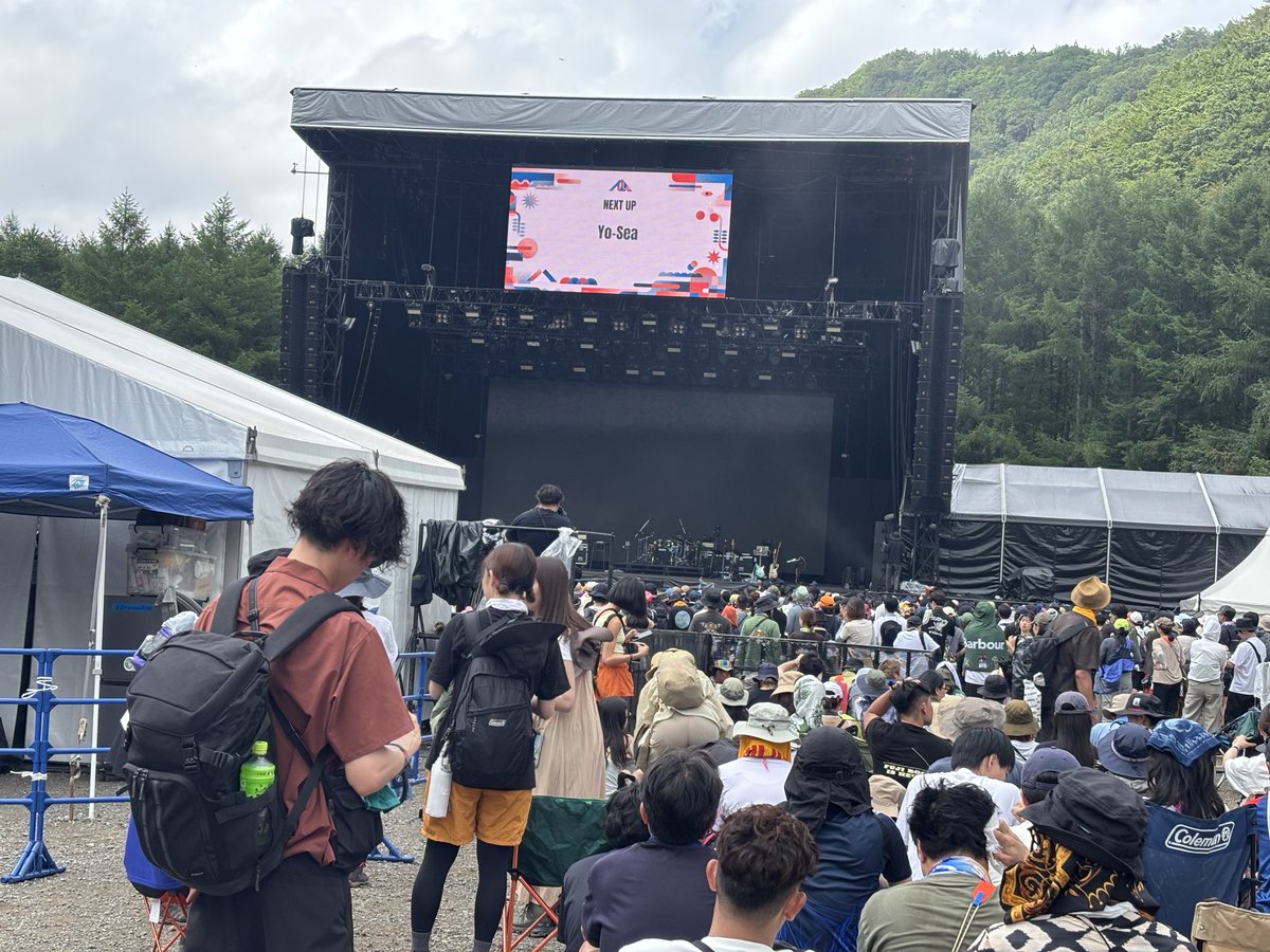 s27717826's tweet photo. お腹が満たされて散歩

たどり着いた
WhiteStageでは
Yo-Sea
めっちゃ優しい歌声✨

#バカルディwithコーク😆
#WhiteStage 
#fujirock
#フジロック https://t.co/T8q8fGE4hB