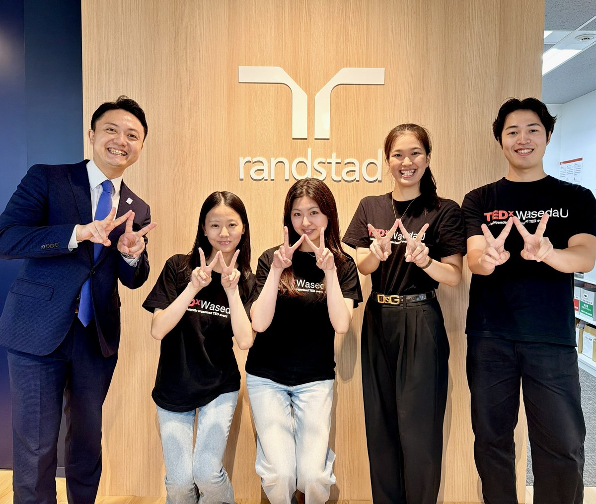 randstadjapan's tweet photo. TEDxWasedaUの学生の皆さんを、2回目の来社でお迎えしました✨
前回に続き、学生の皆さんとのコラボ企画第2弾も公開予定です!
ぜひ楽しみにお待ちください🎥
#ランスタッド #randstad #TEDxWasedaU #TEDx https://t.co/yv32qImjOZ