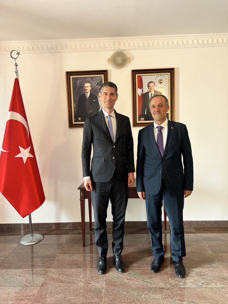 TC_MuskatBE's tweet photo. İsviçre’nin yeni atanan Muskat Büyükelçisi Gregorio Bernasconi, 20 Temmuz’da Büyükelçi Prof. Dr. Muhammet Hekimoğlu'na nezaket ziyaretinde bulunmuştur. https://t.co/87732KvRaC