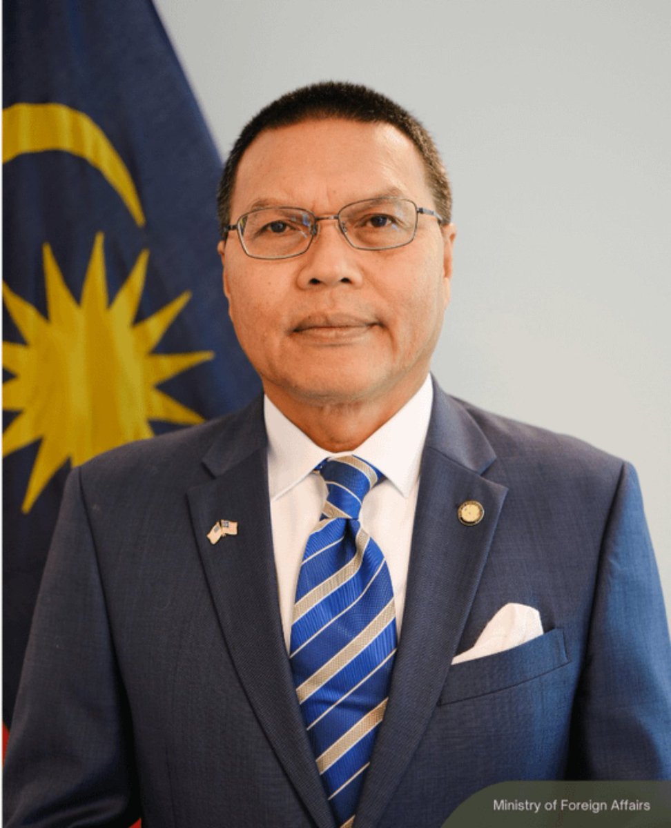 NewsBFM's tweet photo. Malaysia's ambassador to the US, Muhammad Shahrul Ikram, was summoned by the State Department to explain Putrajaya's stance on Israel, said Mohamad Hasan.

"It has always been Malaysia’s policy. Our immigration policy does not recognise the State of Israel or the Zionist regime," he stated.

🧵1