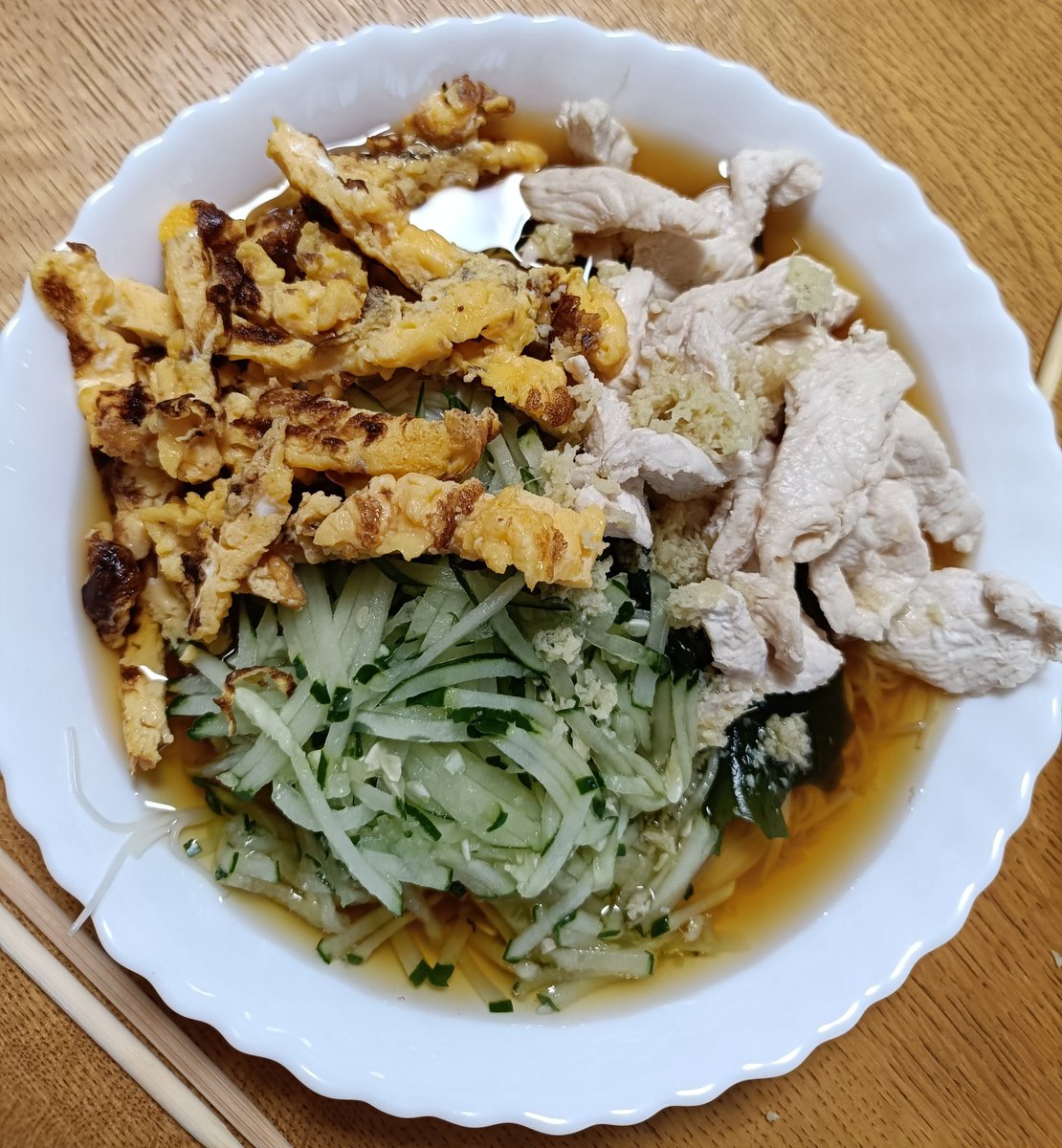 minekait's tweet photo. 本日のお夕飯🥒頂きます(^人^)
（あと撮られ待ちニャンコ🐾） https://t.co/qrVDpp3xCl