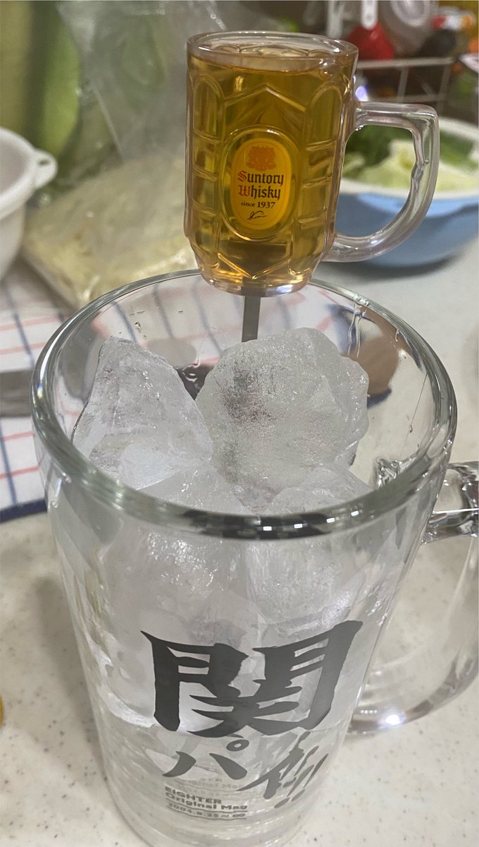 kocccccccci's tweet photo. @bsl11114 この大きいグラスでハイボール7、8杯 https://t.co/CkhY4eQny8