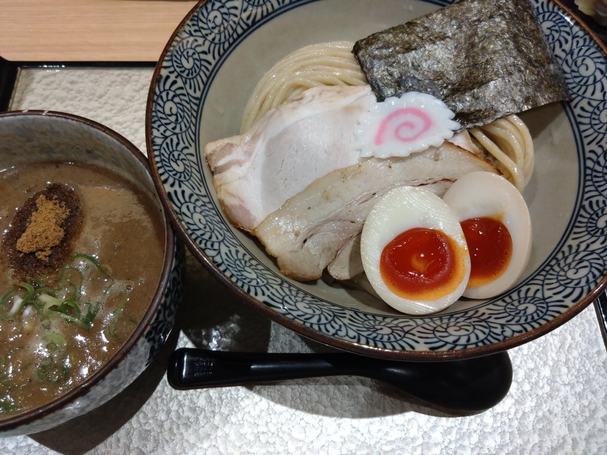 ruka4924's tweet photo. 今日の午前中は息子が図書館へ図書館見学ツアーしに行った📖  ̖́-
その後はラーメン食べた🍜🍥娘はベビーカーで寝てたしね！からの起きたからせんべい持たせて静かにしてもらった！
息子の今日の話を聞き、お母さんも小学生の頃司書体験とかしたよ〜って共通の話題で嬉しい🫶 https://t.co/44xABa31lu