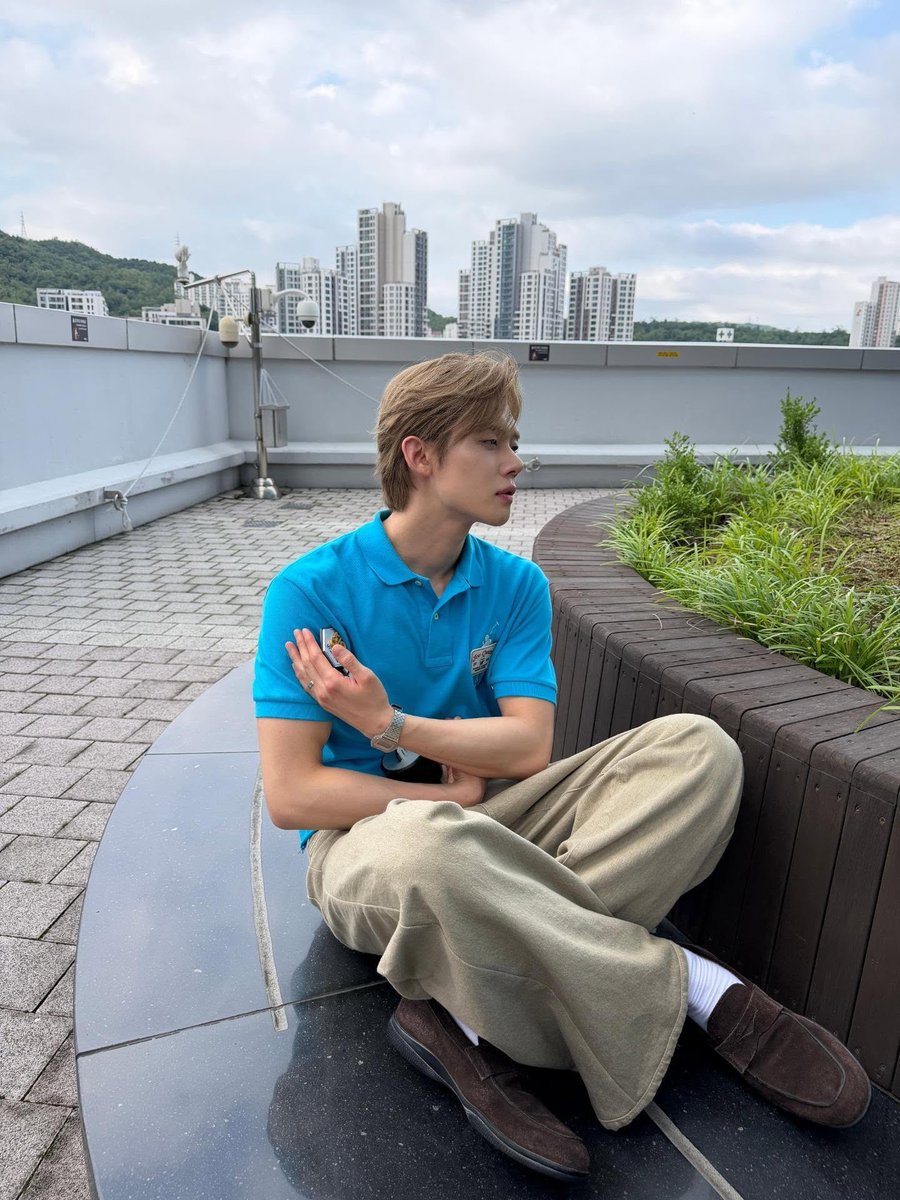 yewnzun's tweet photo. my promotion may be over, but I hope 𝗜𝗖𝗘 𝗖𝗥𝗘𝗔𝗠 becomes one of those songs you never get tired of. keep it on repeat, share it with someone you love, and let it make every season feel a little sweeter. https://t.co/vmBXyP39RF
